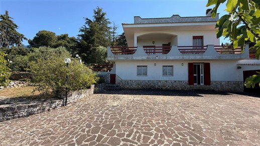 Villa Panoramica In Buone Condizioni Con Trullo Comunicante.
